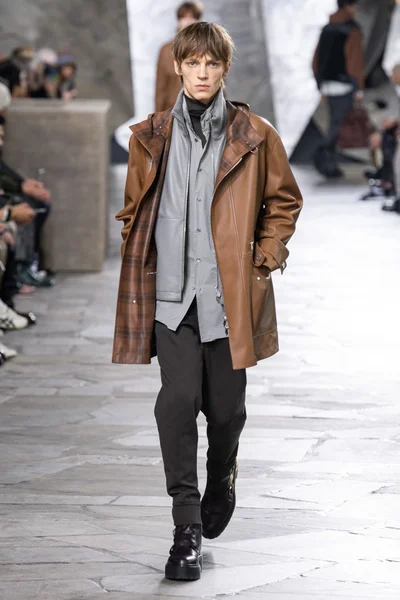 Look 12
